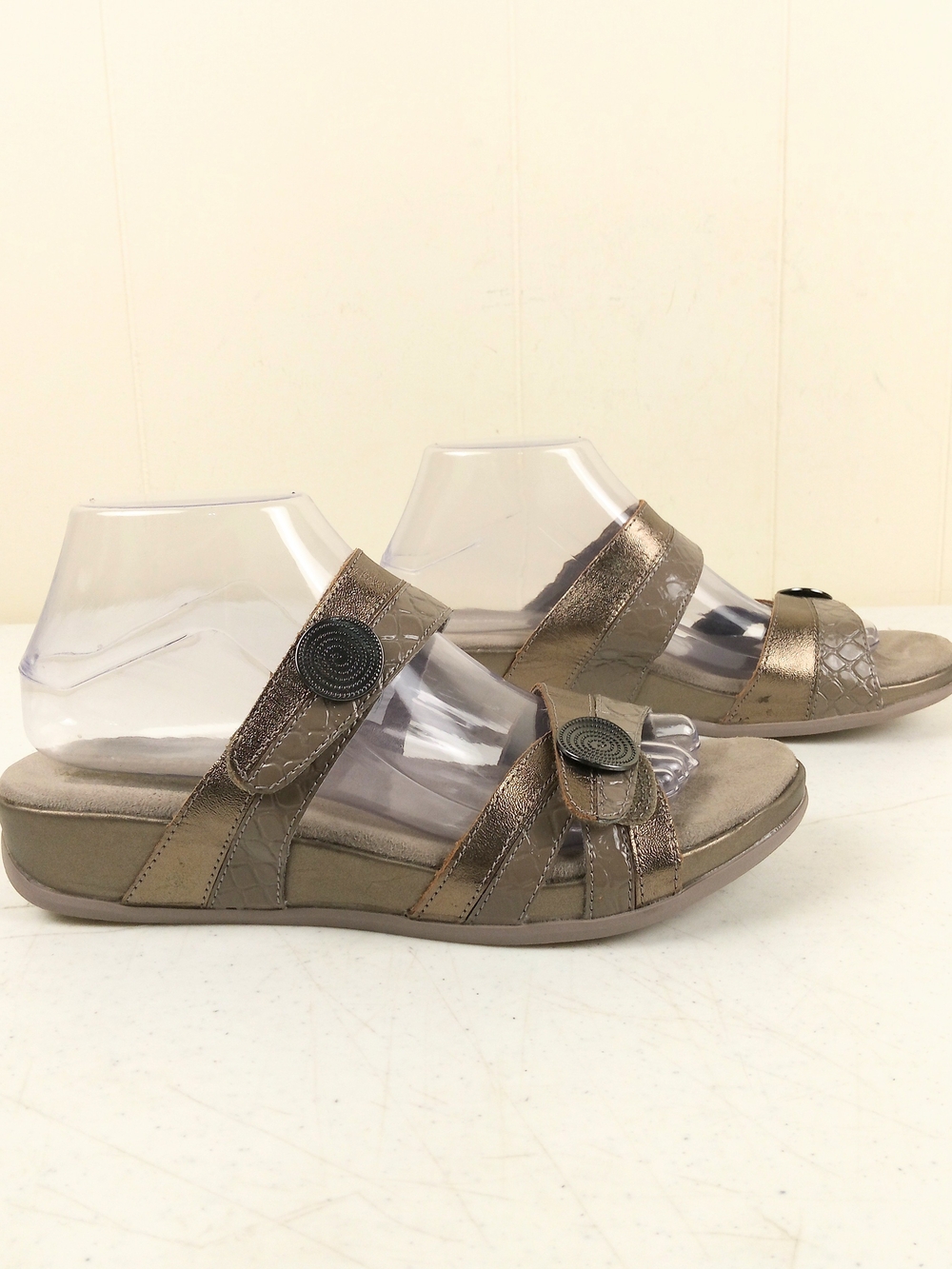 Skechers Women's Metallic Bronze Comfort Slide Sandals Size 8 Slip On